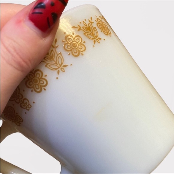 Vintage PYREX Butterfly Gold 1410 Milk Glass D-Handle Coffee Cup Mug Set - Picture 5 of 6